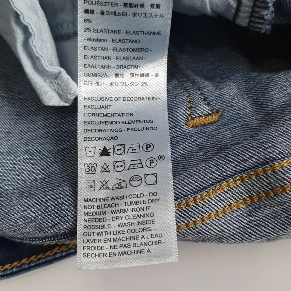 Levi's 721 High Rise Skinny Ankle Distressed Jeans - Picture 8 of 14